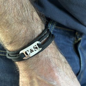 Bracelet  médaille 13x30 mm lettres au choix paracorde